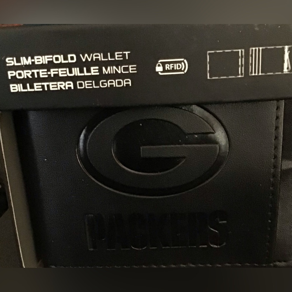 NFL Green Bay Packers Black Slim Bifold Wallet